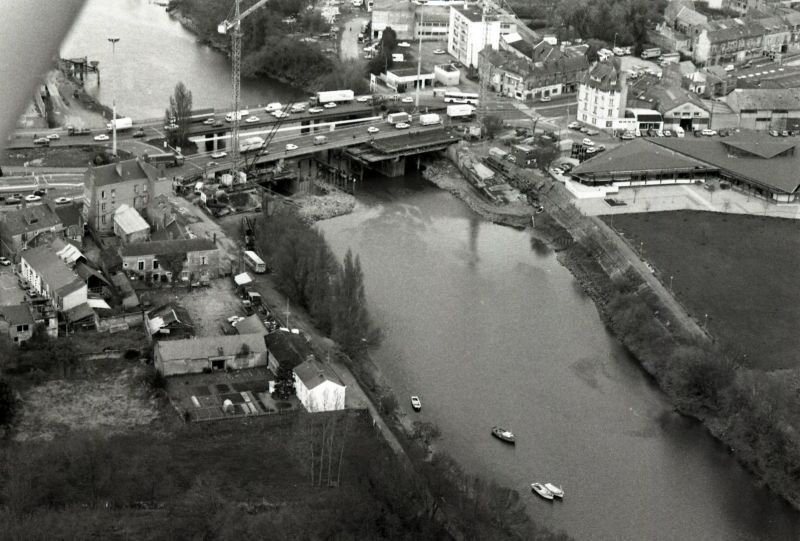 AMRezé_1983-04-pont-Rousseau-debut-pont-Bailey-505W1207_2