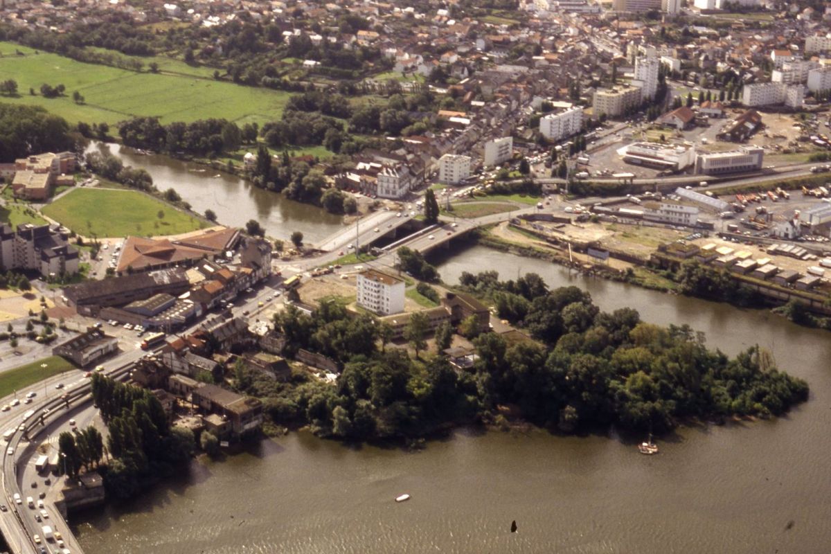 AMRezé_1984-Pont-Rousseau-550W_350_1_17