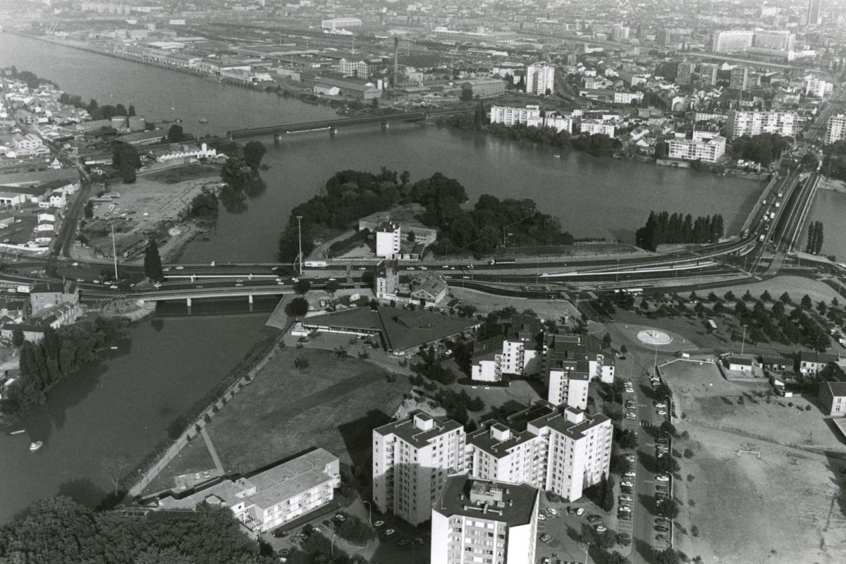 AMRezé_1986-bus-Pont-Rousseau-550W_350_1_9