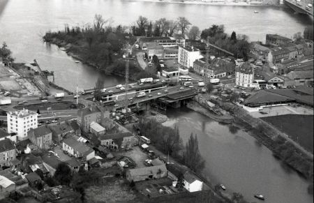 AMRezé_1983-04-Pont-Rousseau-debut-pont-Bailey-505W1207_1