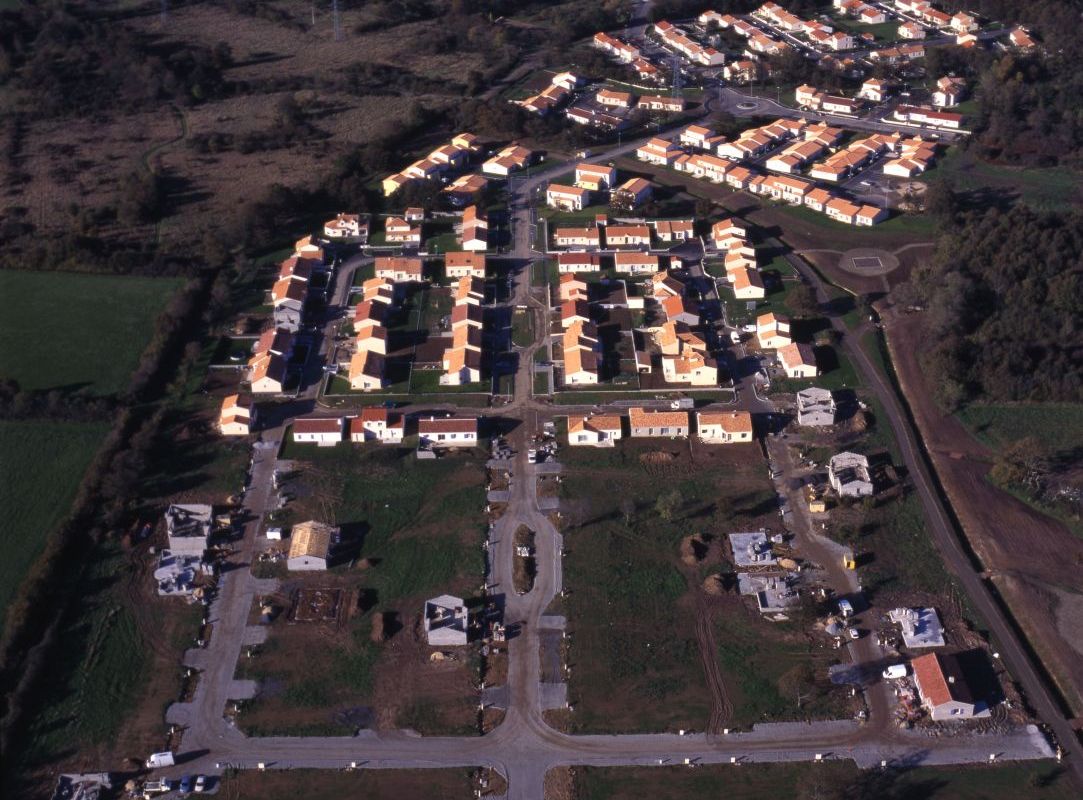 AMRezé_550W_341_13_38_novembre_1998-Clos-des-iles-mi-acheve