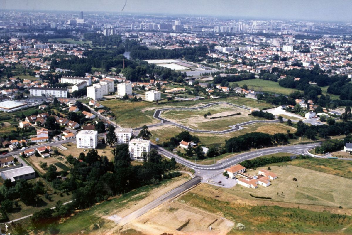 550W_341_09_7-Jaunais-commence