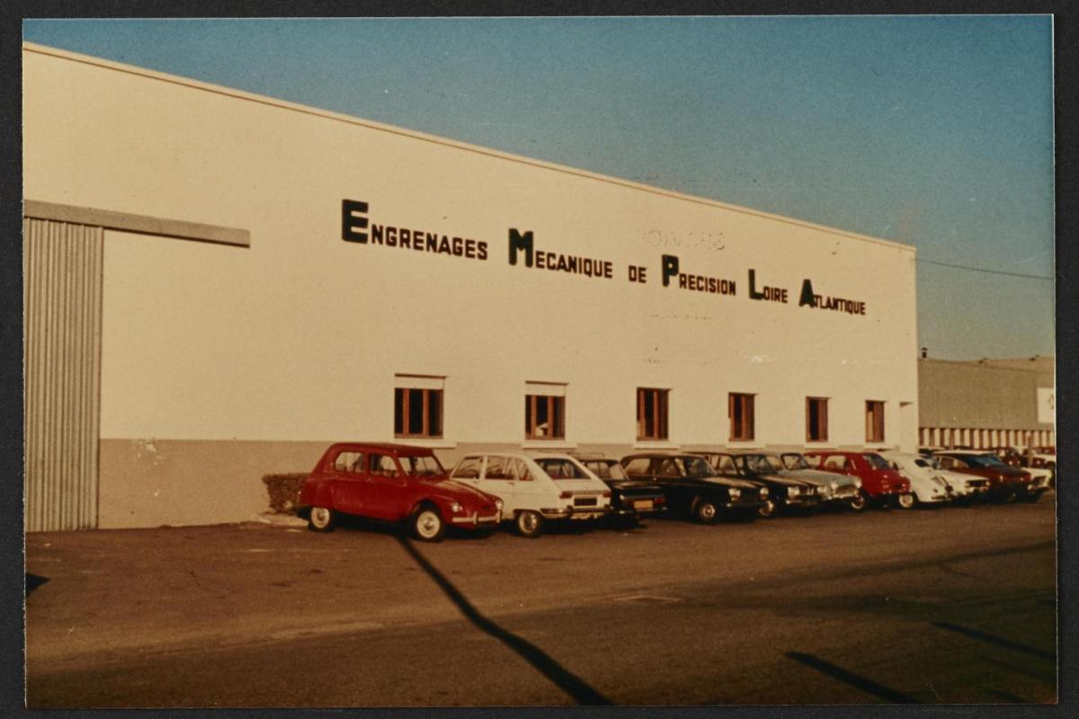 AMReze-EMPLA-FRAC044143_505W606_03