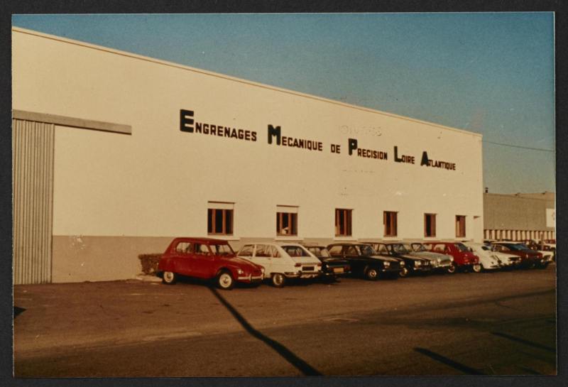 AMReze-EMPLA-FRAC044143_505W606_03